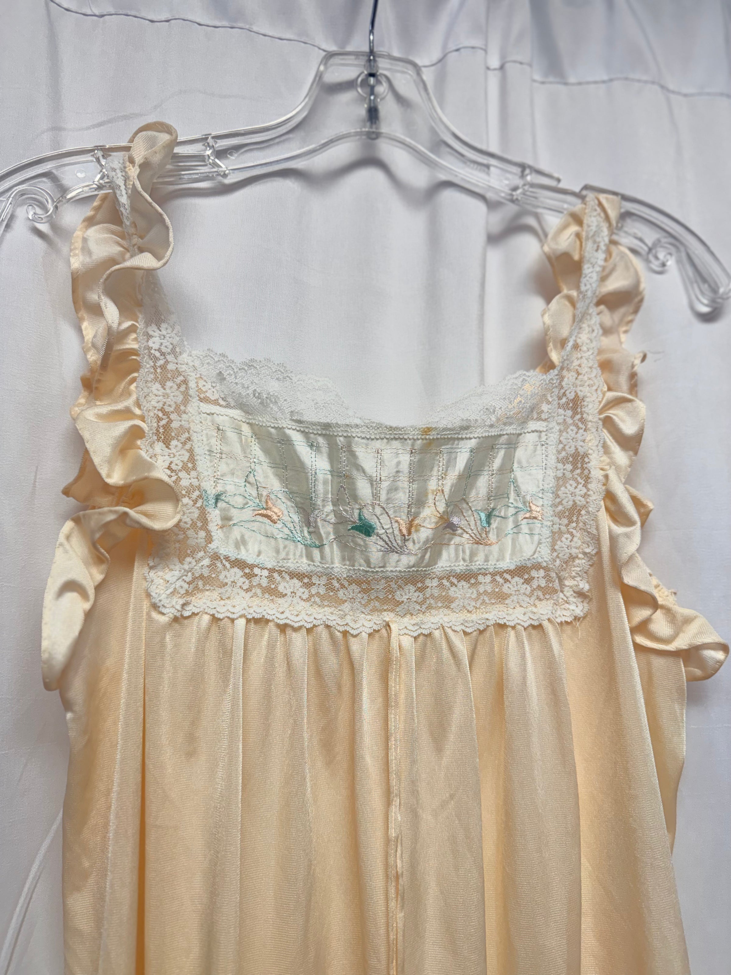 1970s Yellow Nylon Babydoll Nightgown with Floral Embroidery – Size S