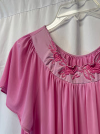 1980s Shadowline Bright Pink Flutter Sleeve Nightgown with Embroidered Roses – Size M