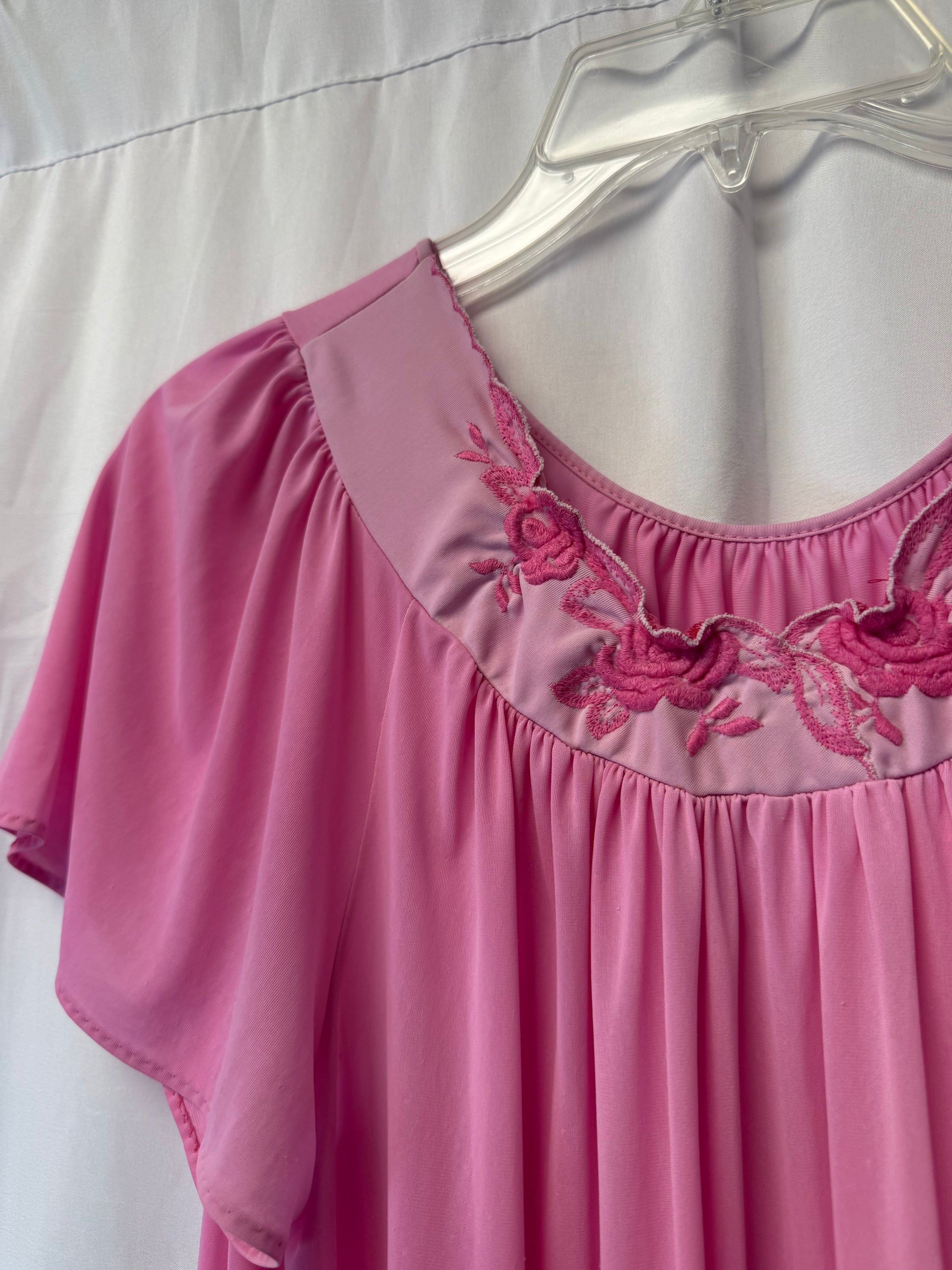 1980s Shadowline Bright Pink Flutter Sleeve Nightgown with Embroidered Roses – Size M