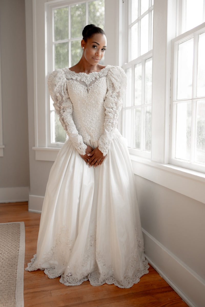 Dreamy Beaded Lace Bridal Gown with Puff Sleeves Size S Dreamy Beaded Lace Bridal Gown with Puff Sleeves Size S