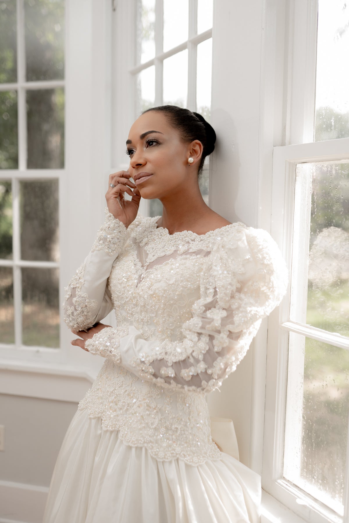 Dreamy Beaded Lace Bridal Gown with Puff Sleeves – Size S