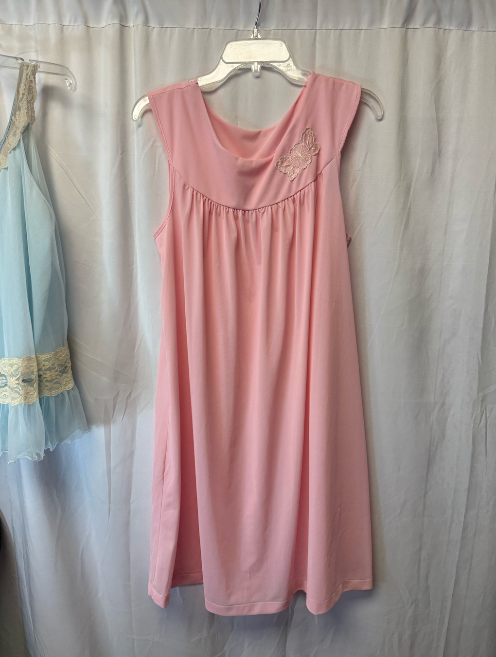 Blush Pink Sleeveless Nightgown with Floral Appliqué Detail – Size S